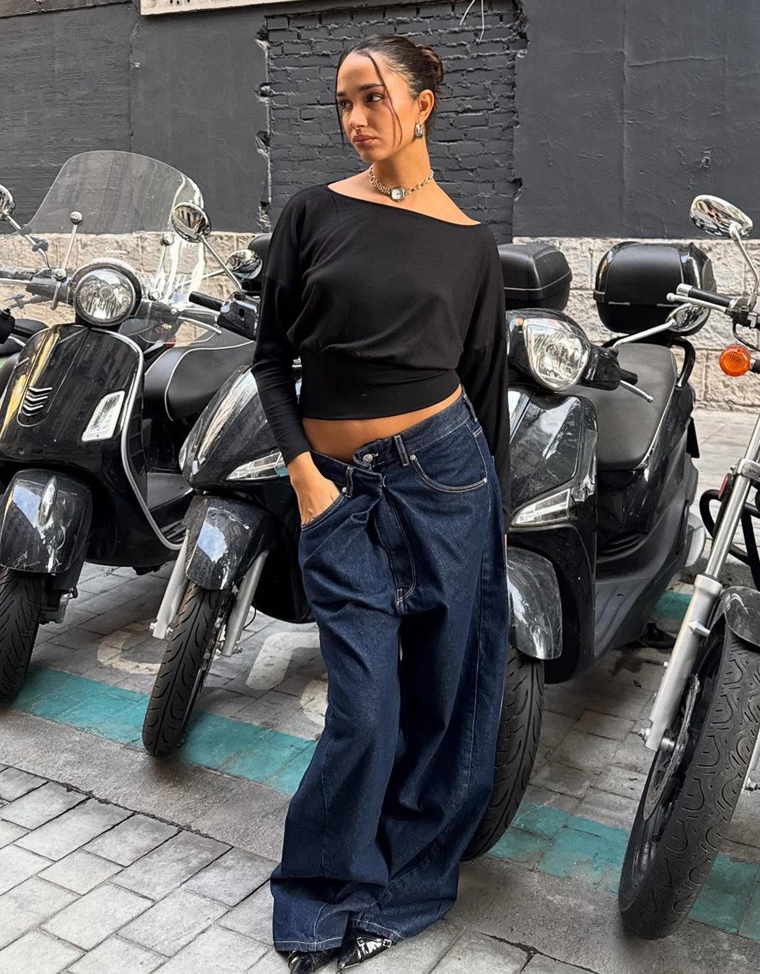 Джинсы с широкими штанинами с поясом на запахе