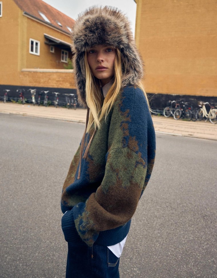 Свитер с принтом