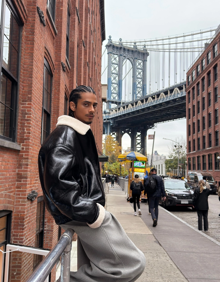 Куртка из винила с меховым воротником