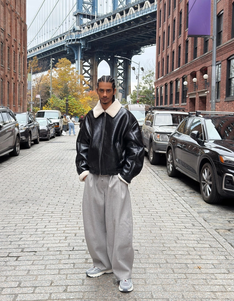 Куртка из винила с меховым воротником