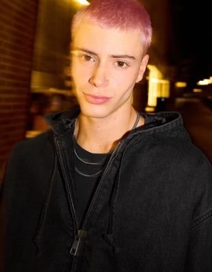 Джинсовая куртка с заклепками- Заказать в России