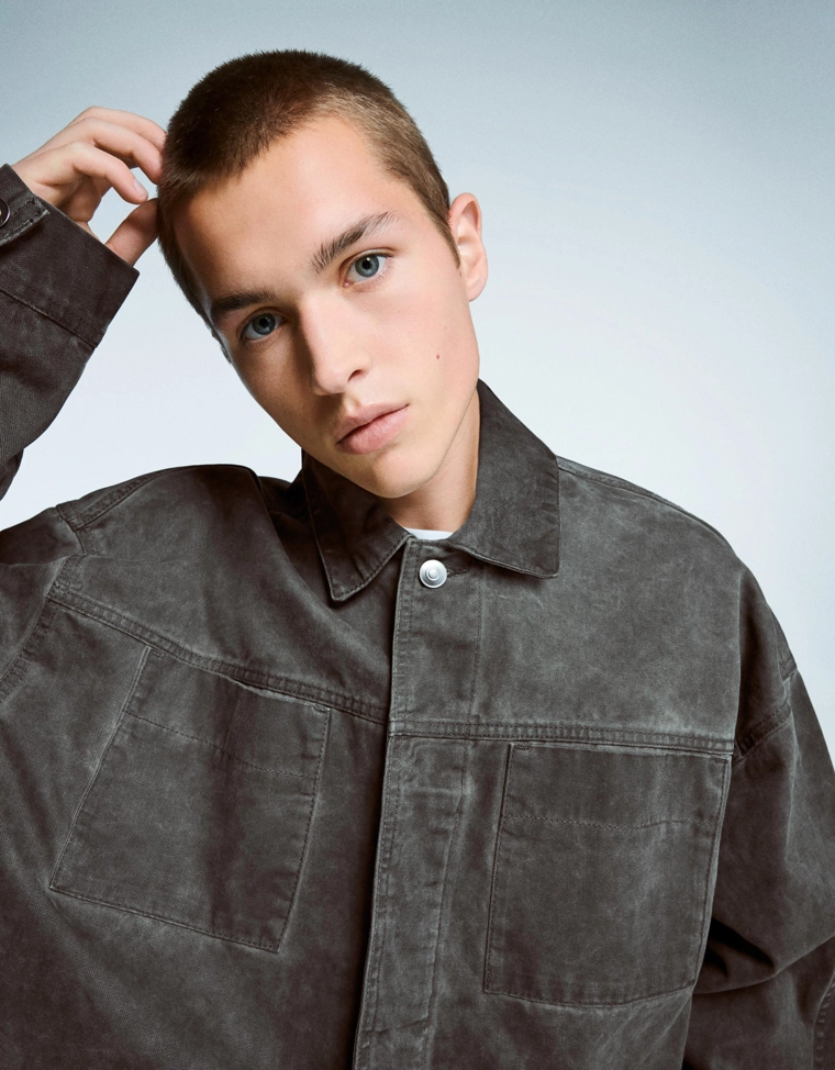 Укороченная куртка-рубашка свободного кроя