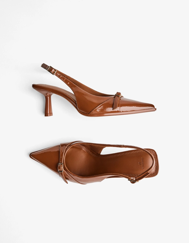 Туфли на среднем тонком каблуке с ремешком и пряжкой