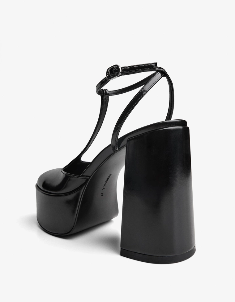 Туфли на каблуке с ремешком и платформой