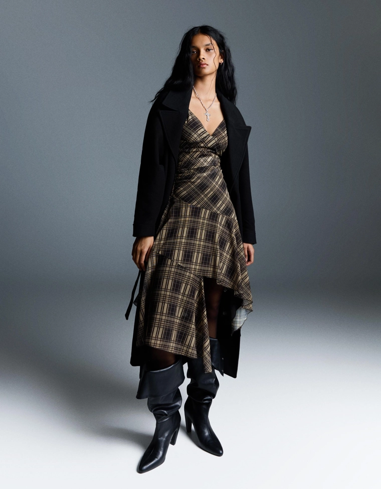 Платье миди на бретелях из полупрозрачной ткани в клетку