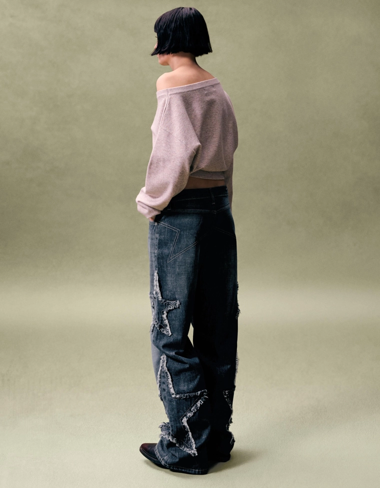 Джинсы свободного кроя с вышивкой в виде звезд