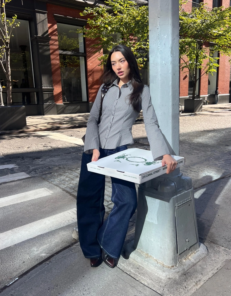 Рубашка облегающего кроя с расклешенными рукавами