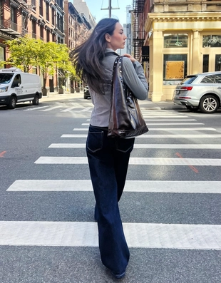 Рубашка облегающего кроя с расклешенными рукавами- Заказать в России