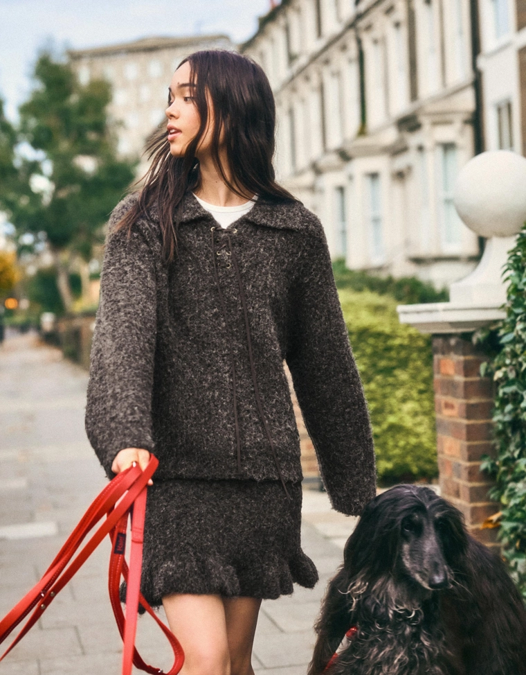 Свитер с воротником поло из искусственной замши со шнуровкой