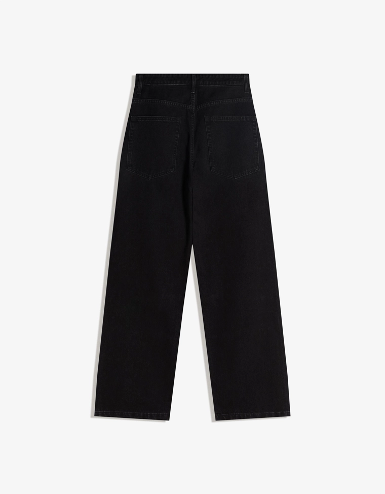 Джинсы свободного кроя с заклепками