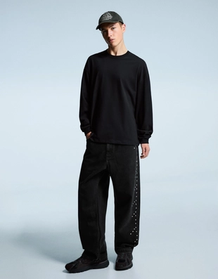 Джинсы свободного кроя с заклепками- Заказать в России