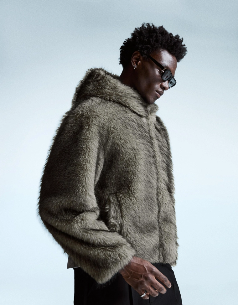 Куртка из искусственного меха с капюшоном