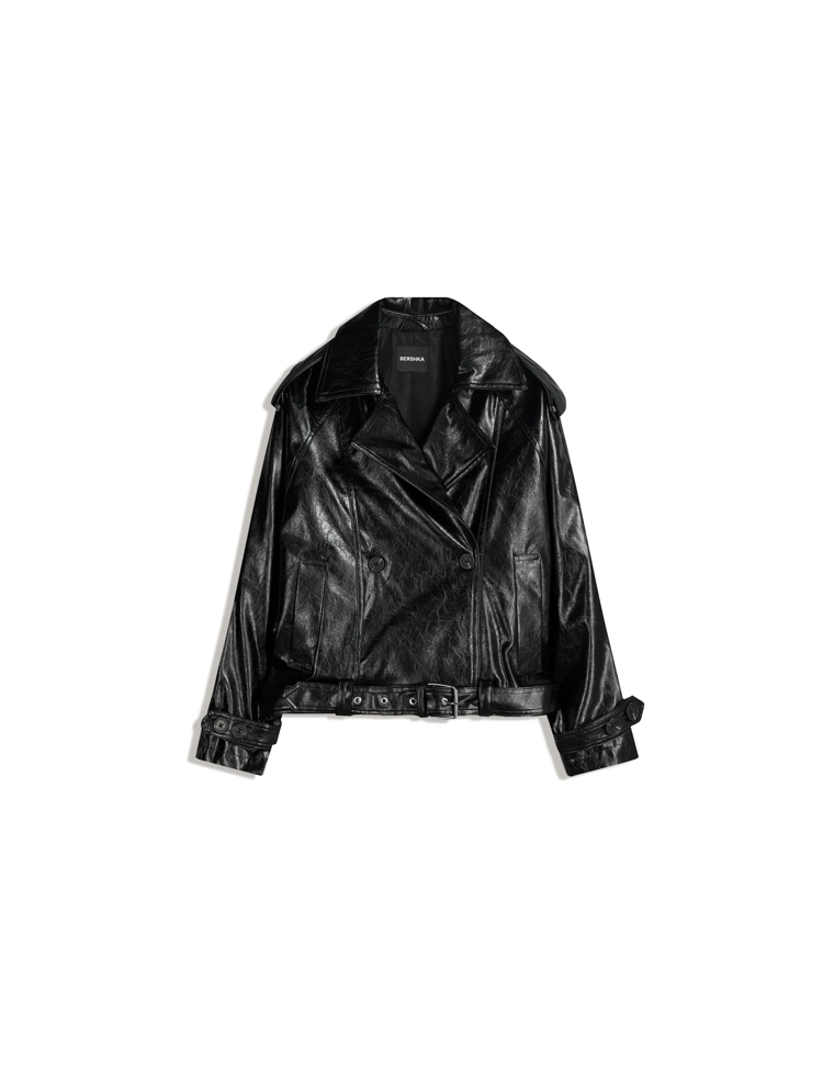 Короткий плащ-тренч из искусственной кожи