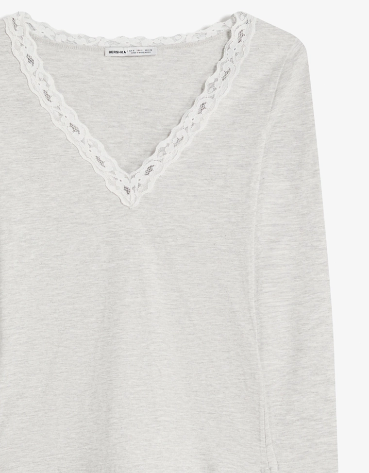Лонгслив с кружевной отделкой