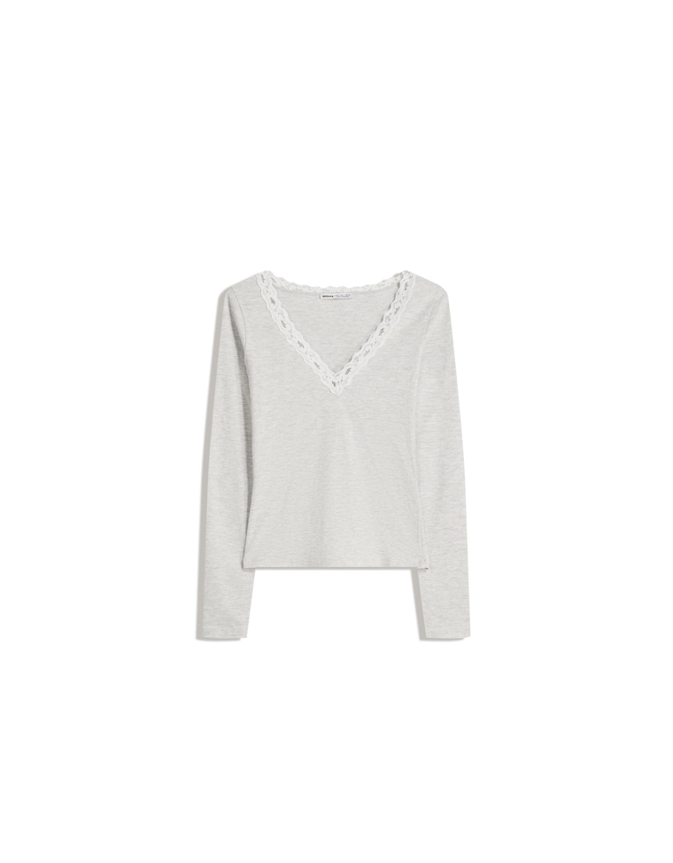 Лонгслив с кружевной отделкой