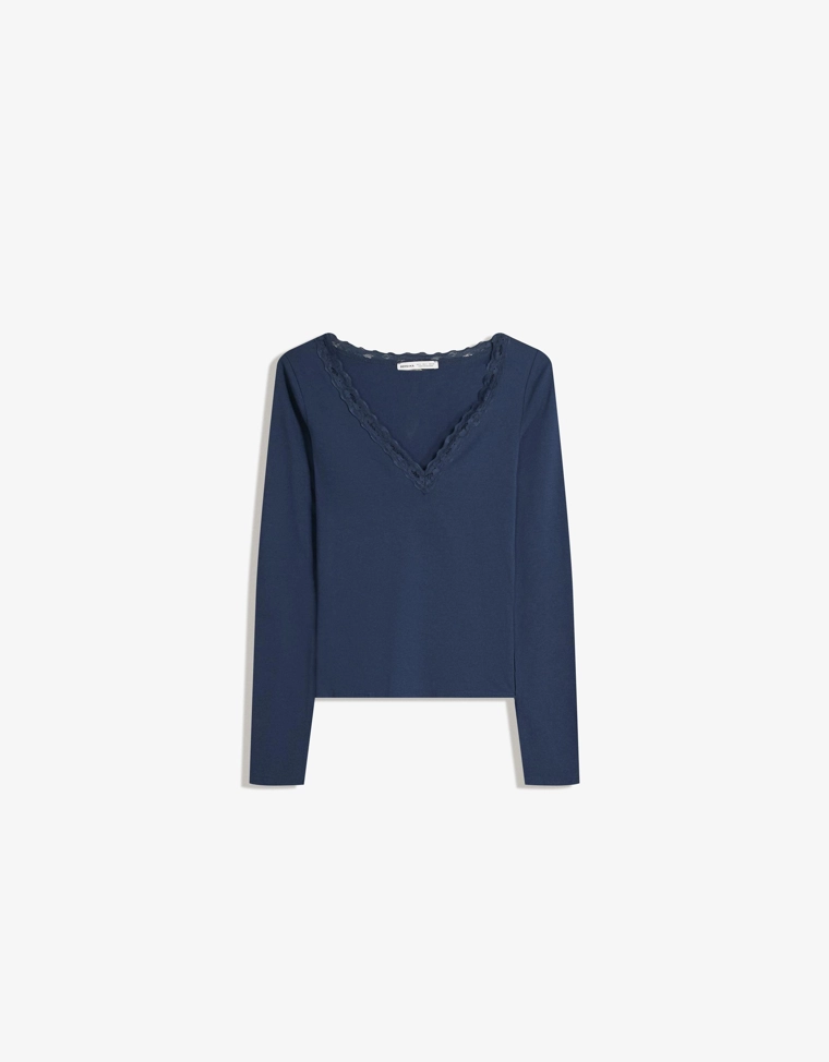 Лонгслив с кружевной отделкой