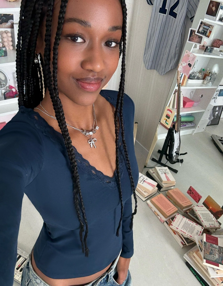 Лонгслив с кружевной отделкой