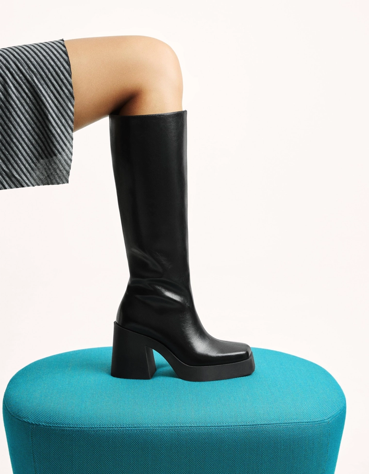 High-heel platform boots