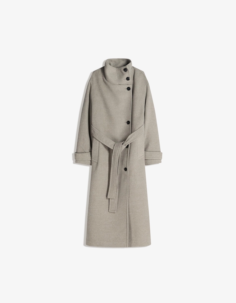 Длинное пальто с высоким воротником