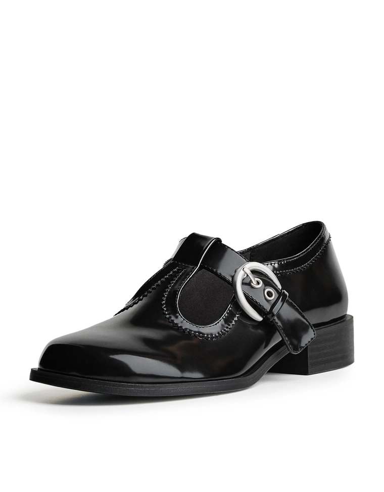 Туфли с ремешком и пряжкой