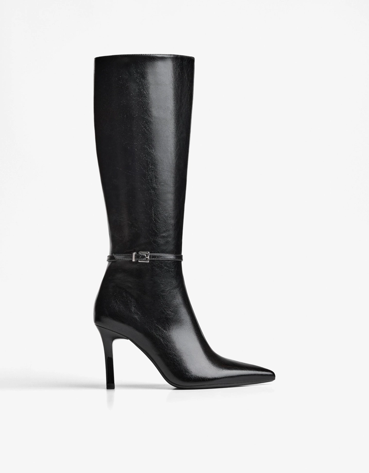 Heeled boots with buckle detail