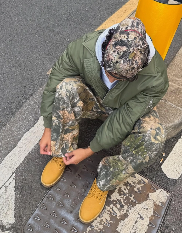 Брюки-бананы из ткани с принтом