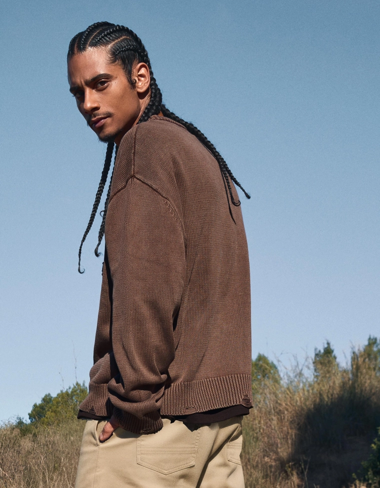 Свитер с нашивкой