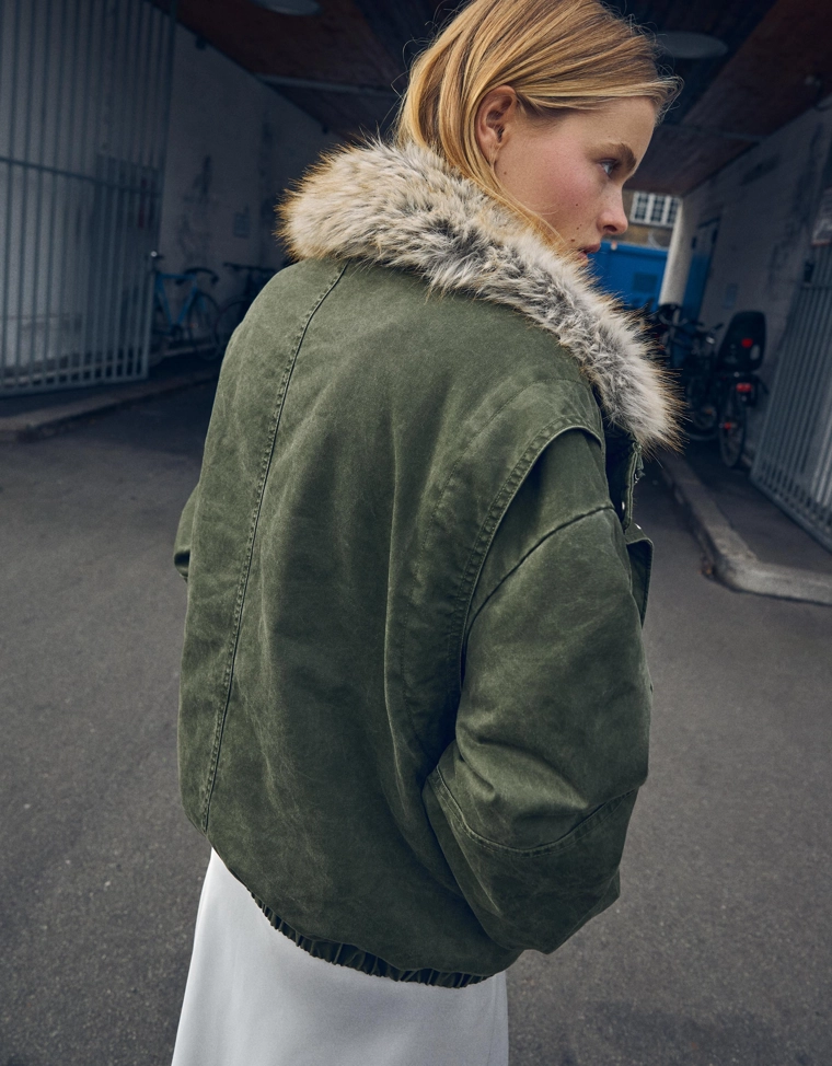 Куртка с воротником из искусственного меха