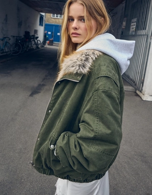 Куртка с воротником из искусственного меха- Заказать в России