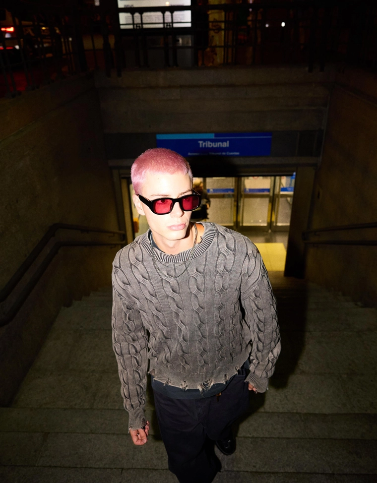 Свитер с узором «косы»