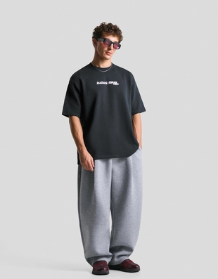 Футболка из мягкой ткани с короткими рукавами и принтом- Заказать в России