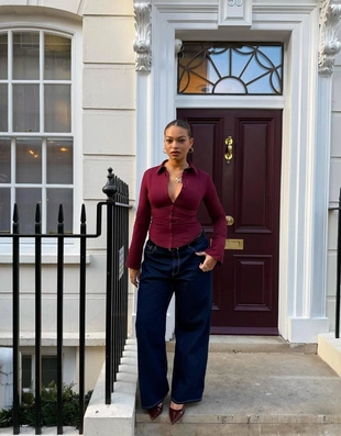 Рубашка облегающего кроя с расклешенными рукавами- Заказать в России