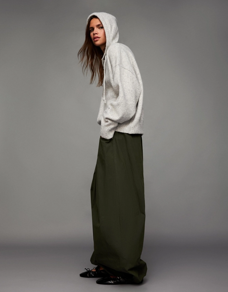 Свитер с капюшоном