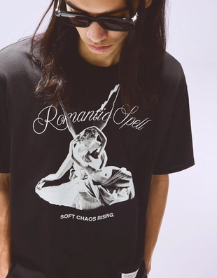 Футболка с короткими рукавами и принтом «амур и психея»- Заказать в России