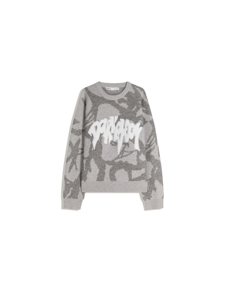 Свитер с вышивкой и принтом