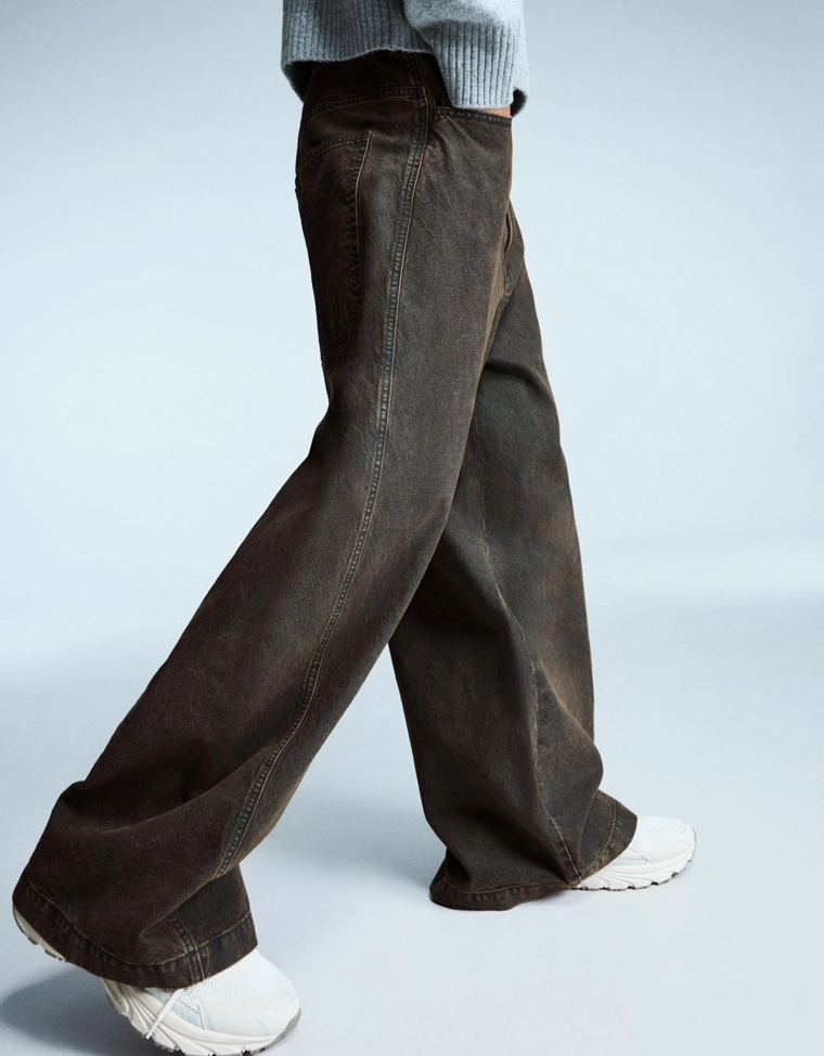 Брюки очень свободного кроя с вощеным покрытием