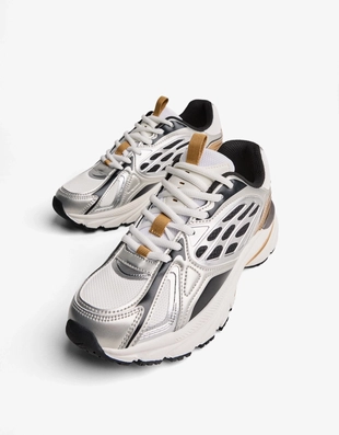 Спортивная обувь из нескольких материалов- Заказать в России