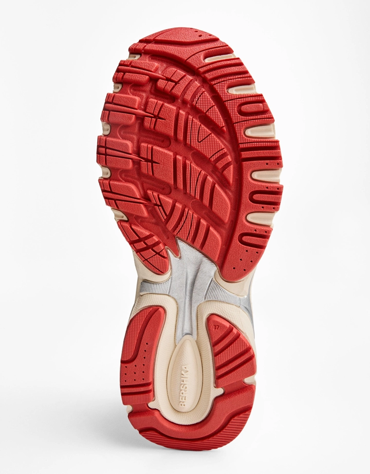 Кроссовки со вставками