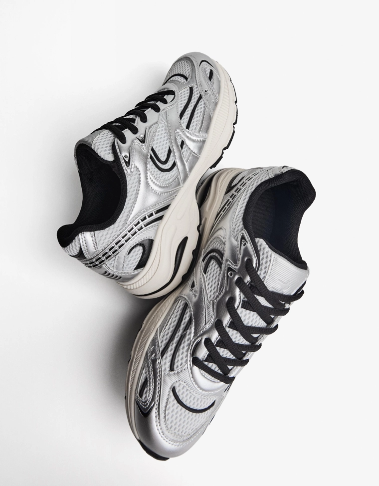 Кроссовки со вставками