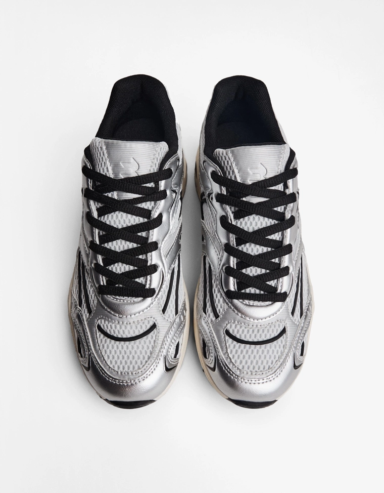 Кроссовки со вставками