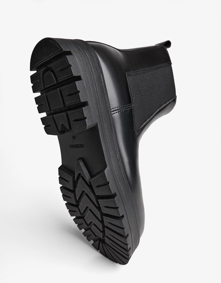 Ботинки с эластичной вставкой