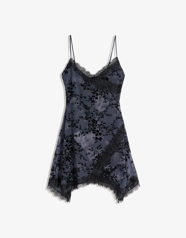 Мини-платье из полупрозрачной ткани на бретелях с кружевом