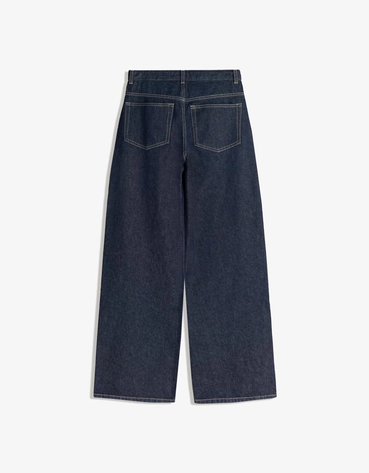 Джинсы с широкими штанинами и поясом на запахе