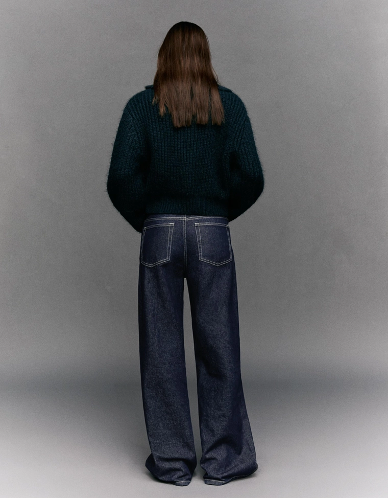 Джинсы с широкими штанинами и поясом на запахе