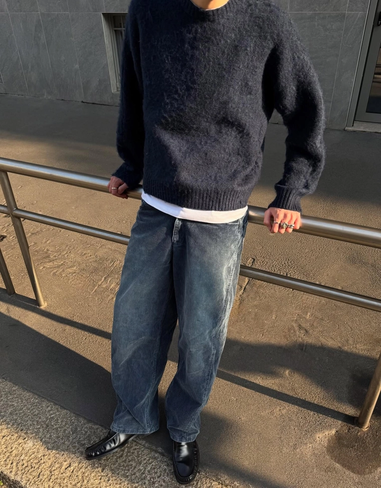 Брюки очень свободного кроя из вельвета