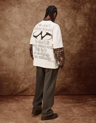 Футболка с короткими рукавами и принтом- Заказать в России