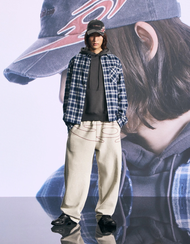 Рубашка свободного кроя в клетку с вышивкой out of core