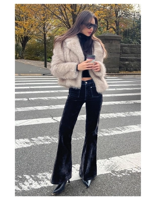 Расклешенные джинсы с бархатистым рельефным принтом- Заказать в России