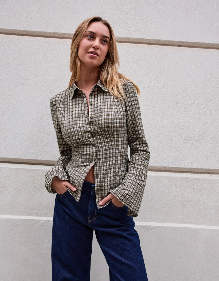 Рубашка облегающего кроя с расклешенными рукавами