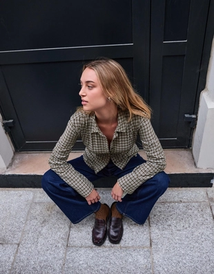 Рубашка облегающего кроя с расклешенными рукавами- Заказать в России